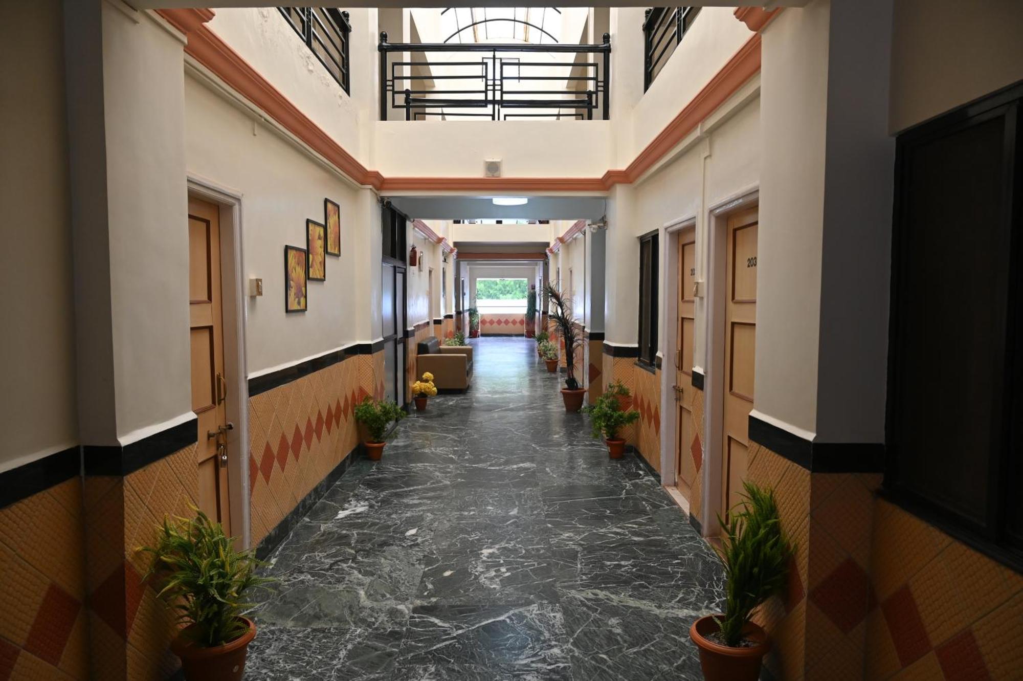 Hotel Sai Yatri Trimbak Exteriör bild