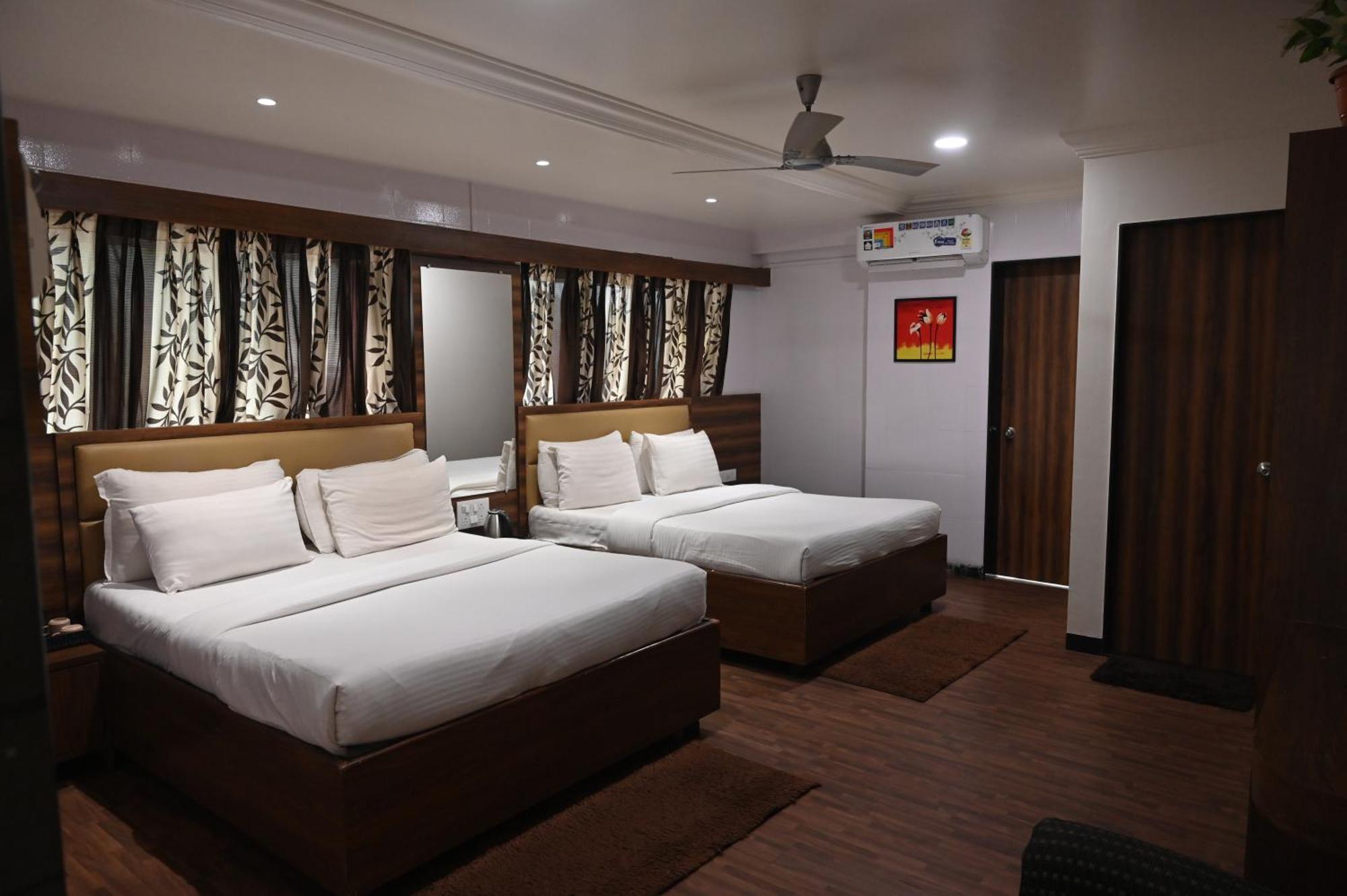 Hotel Sai Yatri Trimbak Exteriör bild